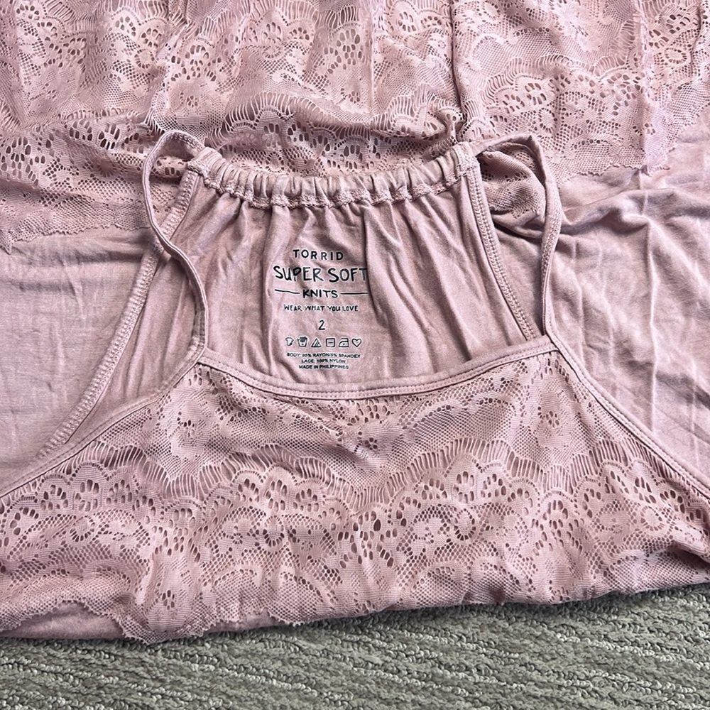 Torrid Super Soft High Neck Lace Inset Sharkbite Hem Tank 2X - Picture 5 of 7